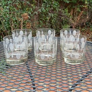 Highball glass with tennis racquets